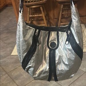Kipling Grilla Girls Metallic Silver and Black Zipper shoulder Bag